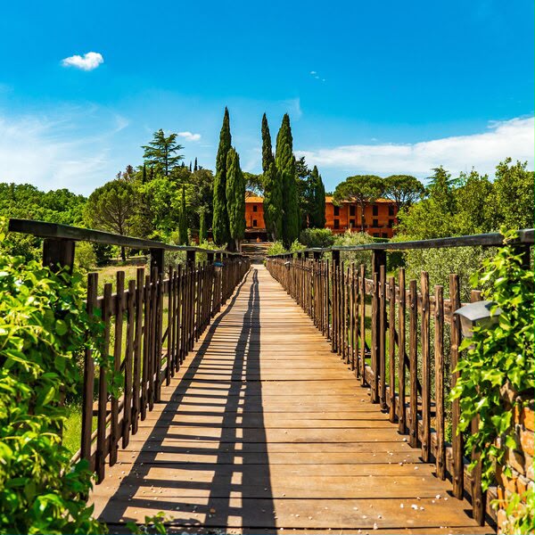 Il litorale e le colline della Maremma Toscana meta delle vacanze fuori città, le spiagge e la campagna, resort e agriturismi tra divertimento e storia Il litorale e le colline della Maremma Toscana meta delle vacanze fuori città, le spiagge e la campagna, resort e agriturismi tra divertimento e storia