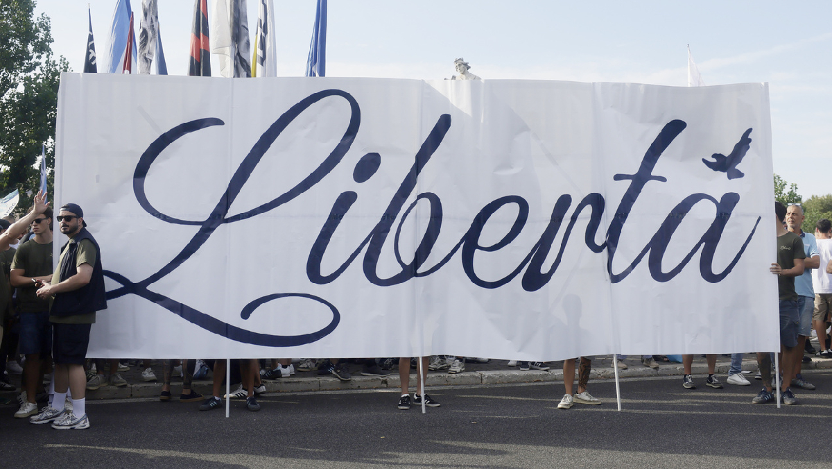 “Libertà” per la Lazio: tifosi, vip e politici in piazza contro Lotito – VIDEO ESCLUSIVO