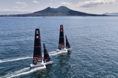 Luna Rossa Team AC40 training in Naples