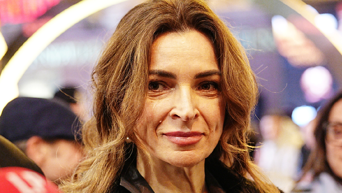 Camelia Mihailescu, la moglie “scudo” di Vannacci e il caso dell’infame dito medio