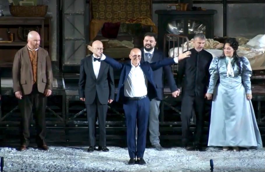 In attesa del verdetto da parte della giustizia, Alfonso Signorini risorge sulle note di Puccini In attesa del verdetto da parte della giustizia, Alfonso Signorini risorge sulle note di Puccini