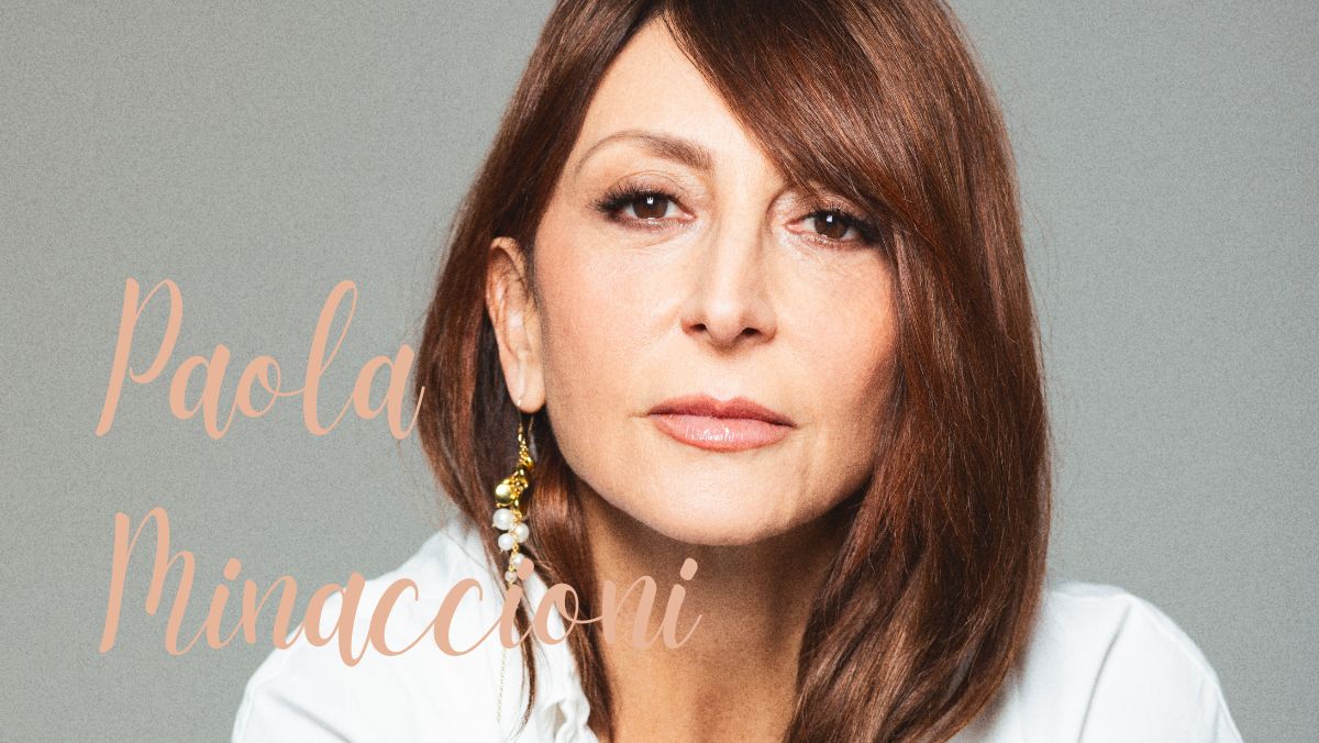 Paola Minaccioni, il conformismo è una malattia che viviamo inconsapevolmente – INTERVISTA ESCLUSIVA Paola Minaccioni, il conformismo è una malattia che viviamo inconsapevolmente – INTERVISTA ESCLUSIVA