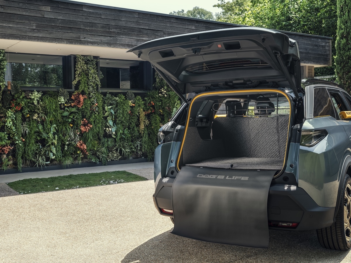 PEUGEOT presenta il SUV pensato anche per i cani PEUGEOT presenta il SUV pensato anche per i cani
