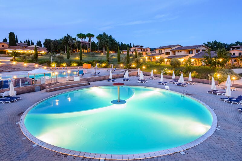 Il litorale e le colline della Maremma Toscana meta delle vacanze fuori città, le spiagge e la campagna, resort e agriturismi tra divertimento e storia Il litorale e le colline della Maremma Toscana meta delle vacanze fuori città, le spiagge e la campagna, resort e agriturismi tra divertimento e storia
