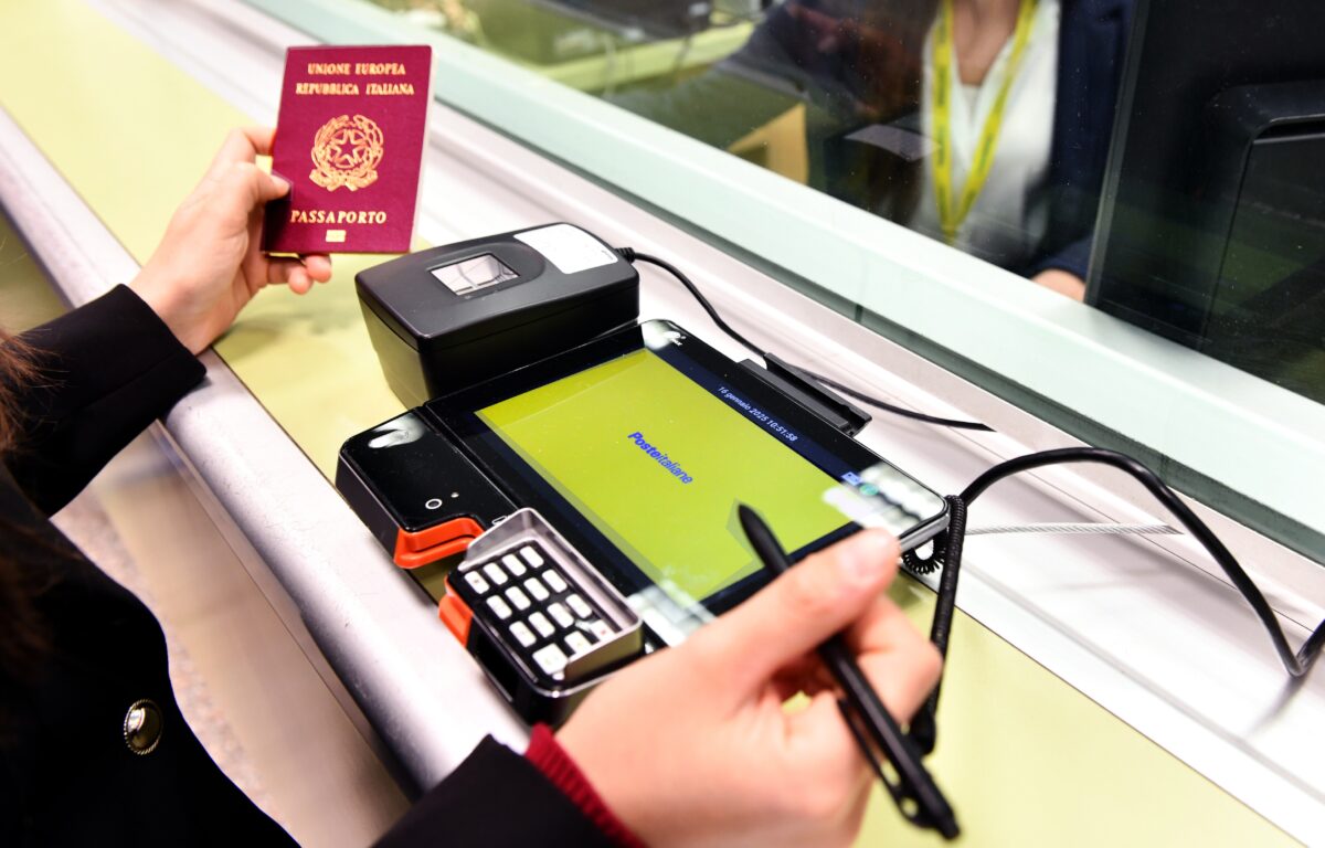 Poste Italiane supera 256 mila richieste di passaporto tra piccoli Comuni e grandi città Poste Italiane supera 256 mila richieste di passaporto tra piccoli Comuni e grandi città