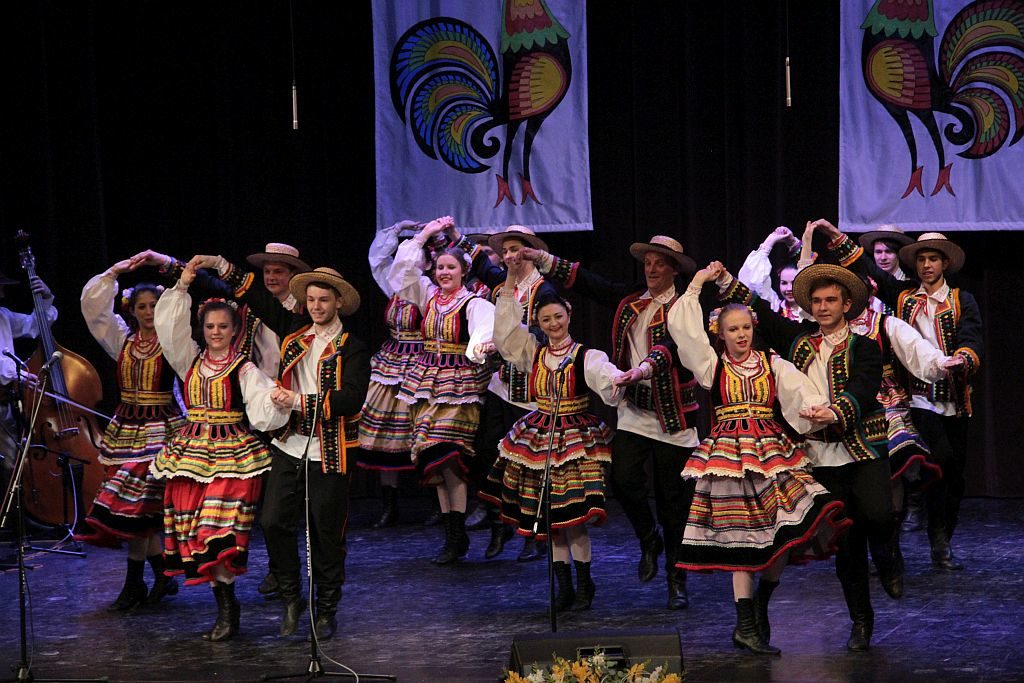 Musica, danze e tradizioni internazionali per una notte a Sabaudia, torna la parata dei gruppi folkloristici da tutto il mondo