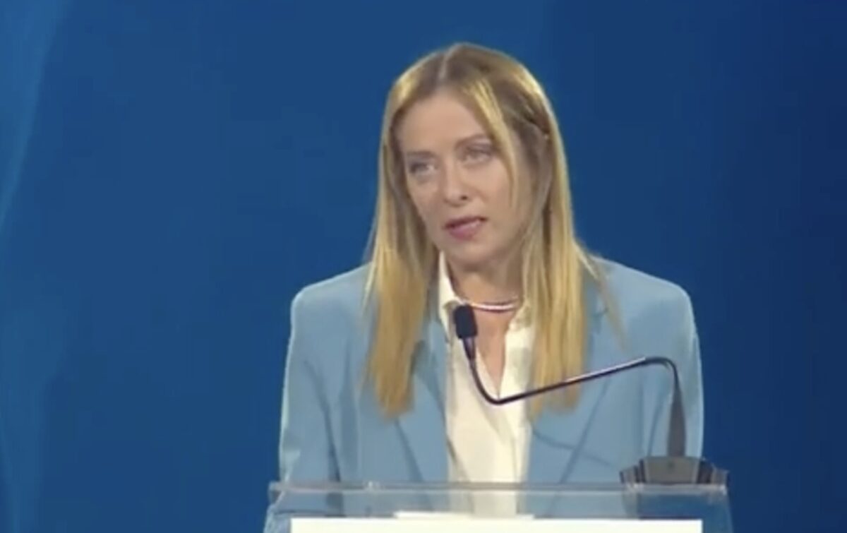 Lavoro, Meloni ringrazia il ministro Calderone: “Persona di una competenza straordinaria”