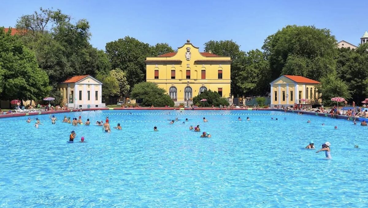Giallo a Milano, ragazzo si tuffa di notte in una piscina pubblica e annega