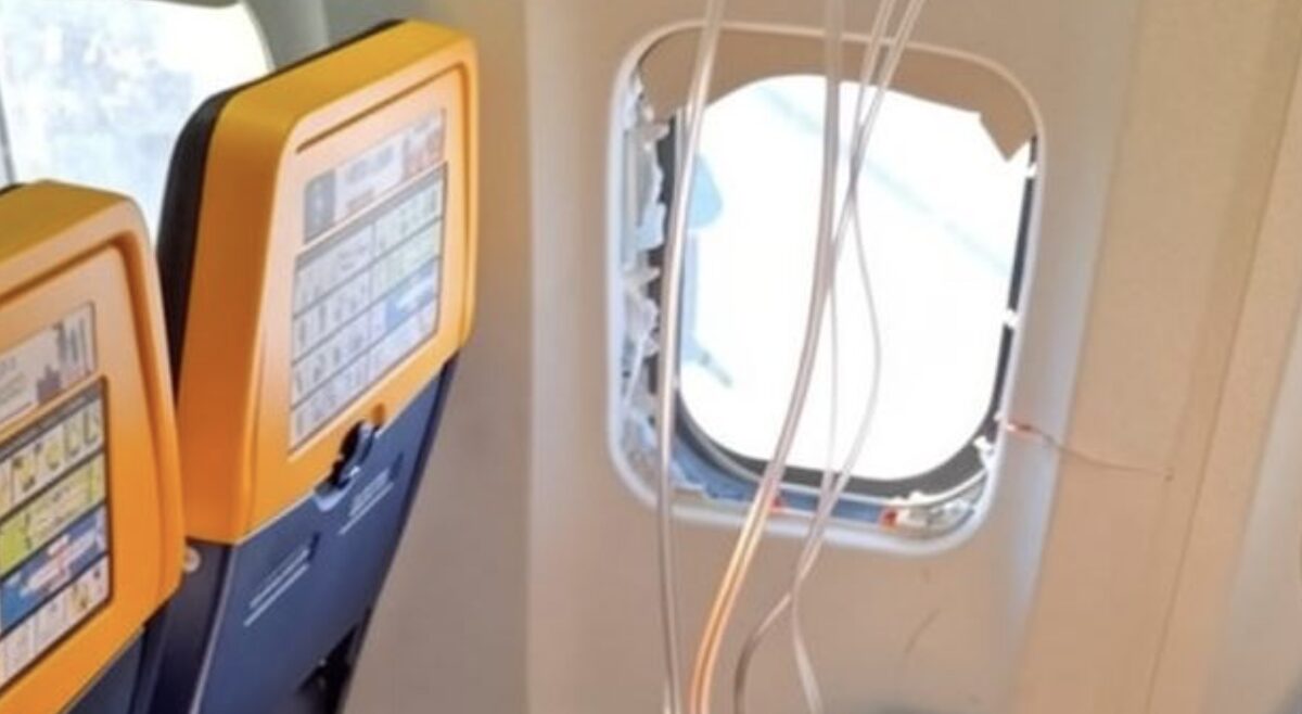Finestrino rotto, a causare l’incidente sul volo Ryanair un oggetto non identificato. La ricostruzione Finestrino rotto, a causare l’incidente sul volo Ryanair un oggetto non identificato. La ricostruzione
