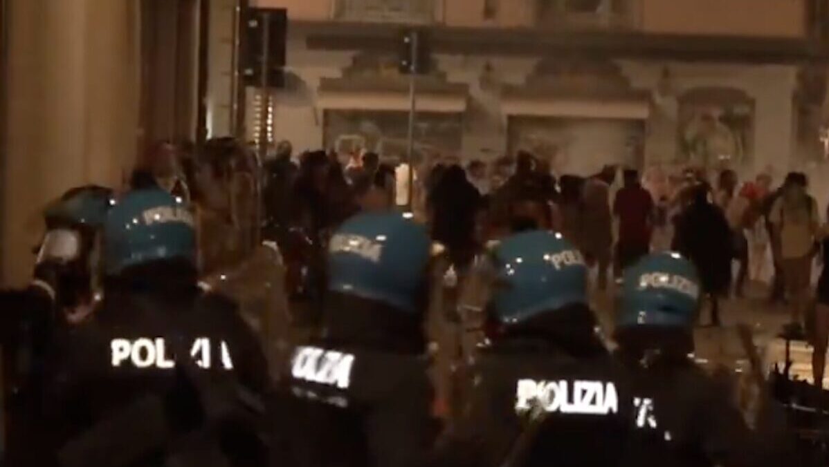 Fakir, Bologna nel caos: scontri tra polizia e manifestanti. VIDEO