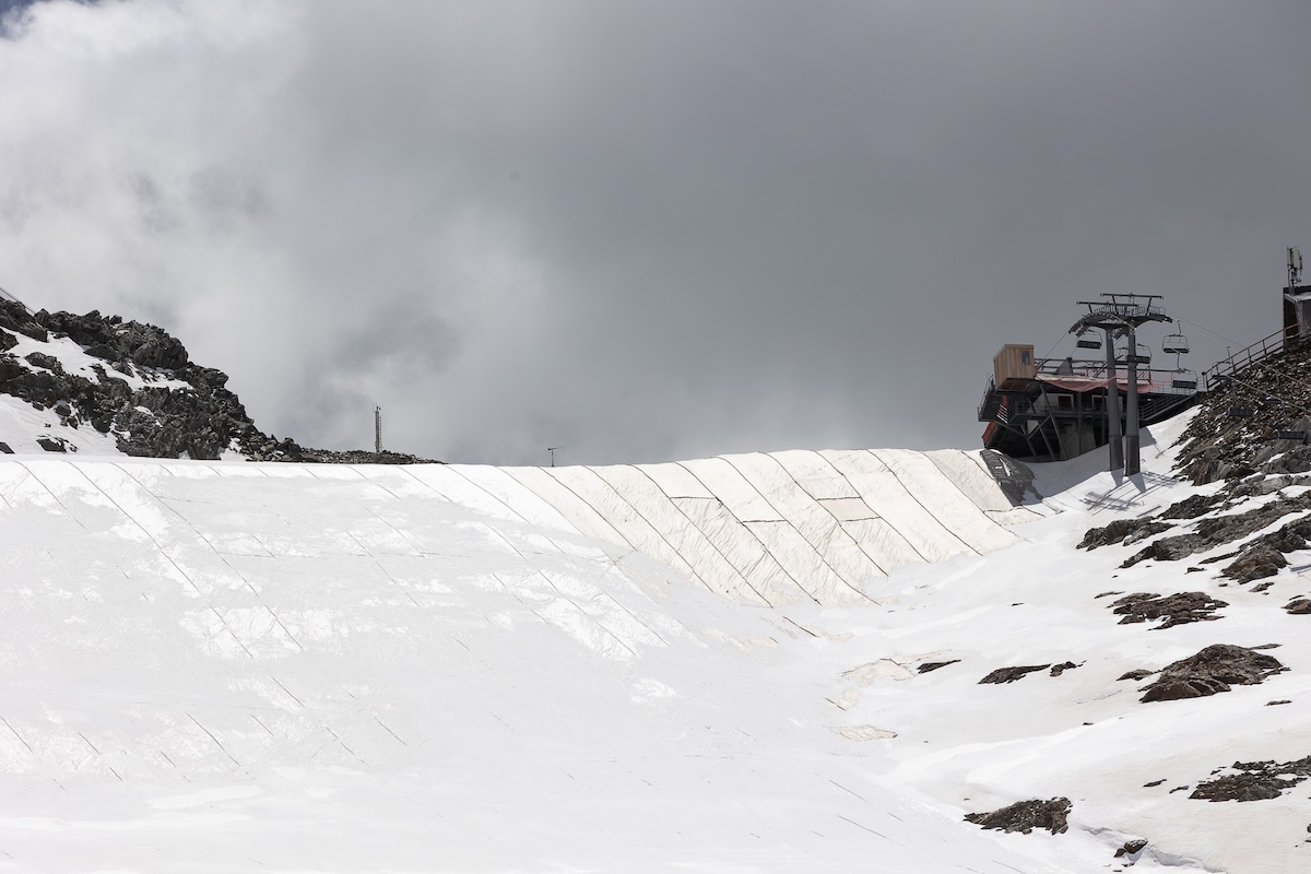 MINI Takes Care protegge la neve in alta quota / Video MINI Takes Care protegge la neve in alta quota / Video
