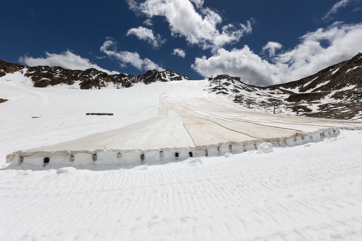 MINI Takes Care protegge la neve in alta quota / Video MINI Takes Care protegge la neve in alta quota / Video