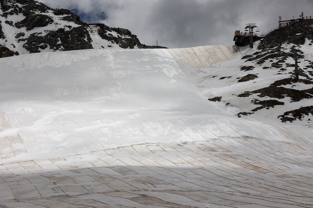 MINI Takes Care protegge la neve in alta quota / Video MINI Takes Care protegge la neve in alta quota / Video