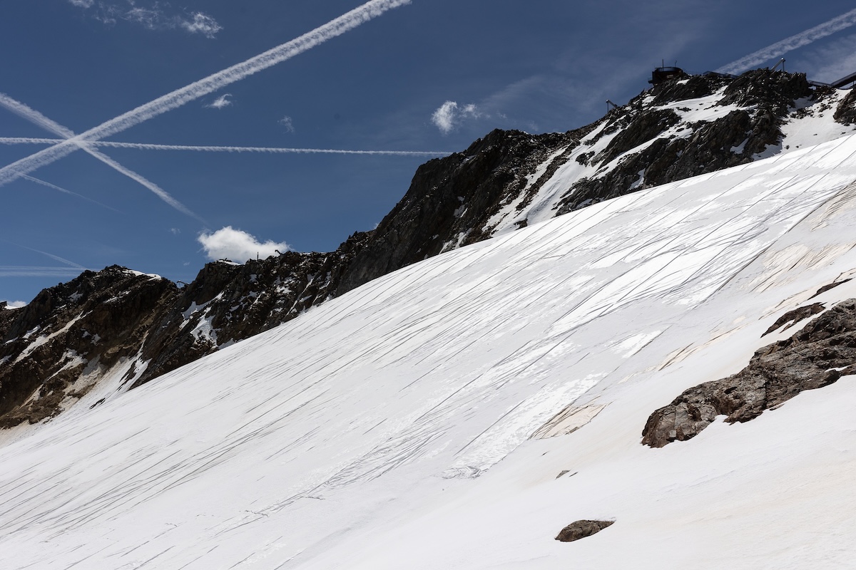 MINI Takes Care protegge la neve in alta quota / Video MINI Takes Care protegge la neve in alta quota / Video