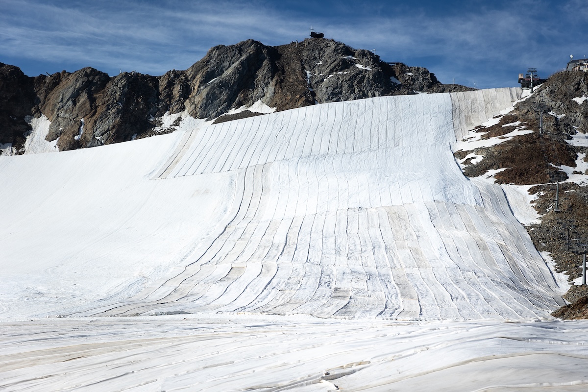 MINI Takes Care protegge la neve in alta quota / Video MINI Takes Care protegge la neve in alta quota / Video