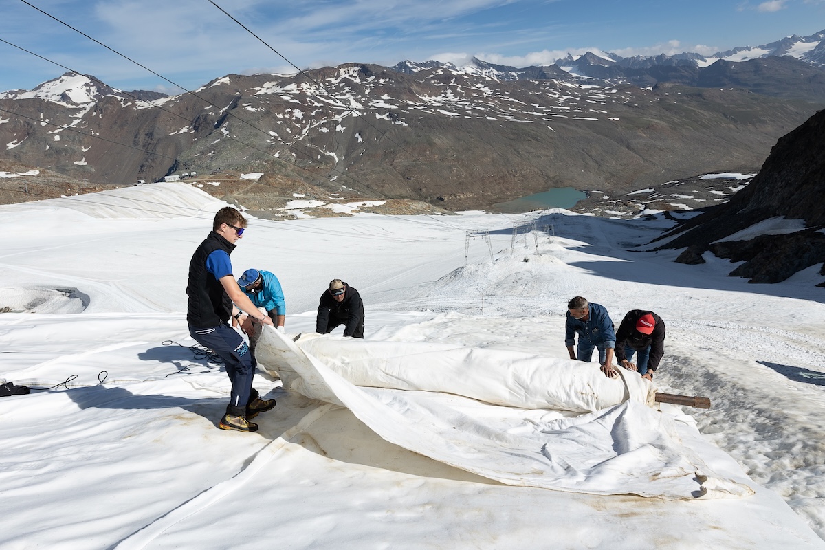 MINI Takes Care protegge la neve in alta quota / Video MINI Takes Care protegge la neve in alta quota / Video