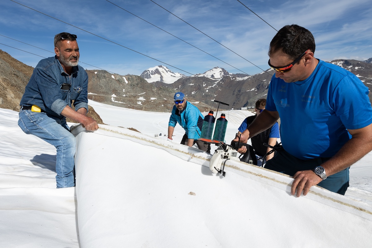 MINI Takes Care protegge la neve in alta quota / Video MINI Takes Care protegge la neve in alta quota / Video