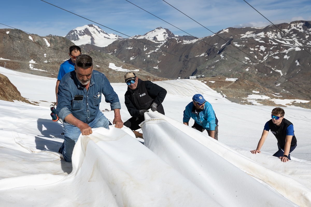 MINI Takes Care protegge la neve in alta quota / Video MINI Takes Care protegge la neve in alta quota / Video