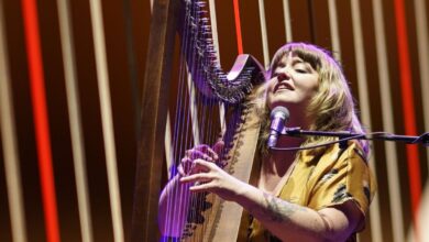 Cecilia Lasagno (e la sua arpa) vince L’artista che non c’era 2026 – VIDEO