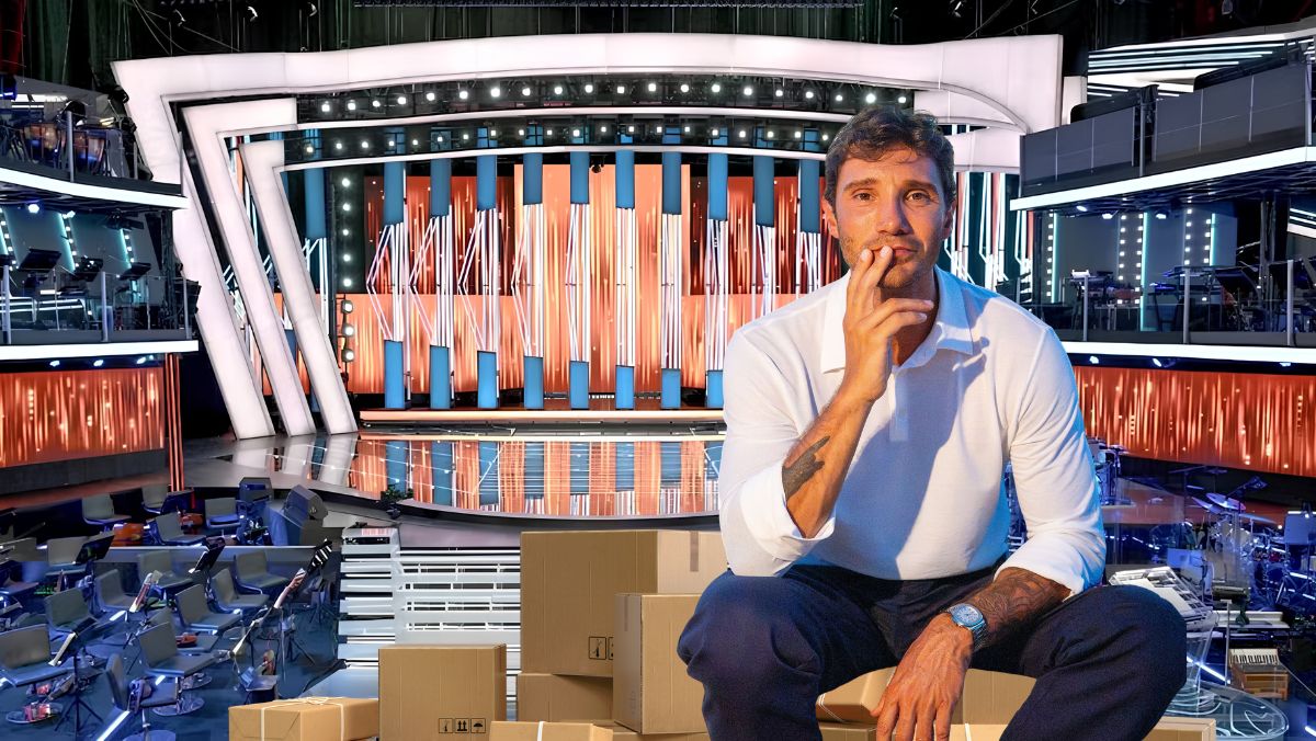 Stefano De Martino chiude i pacchi e apre le buste di Sanremo: l’Eurovision cambia spartito Stefano De Martino chiude i pacchi e apre le buste di Sanremo: l’Eurovision cambia spartito