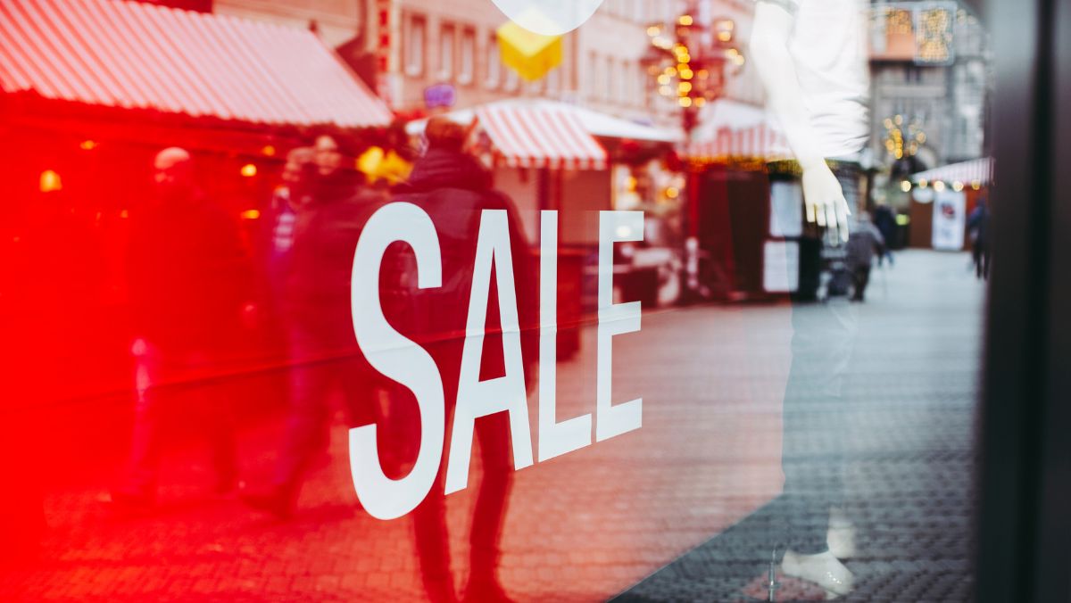 Da oggi partono ufficialmente i saldi, momento clou per i maniaci dello shopping Da oggi partono ufficialmente i saldi, momento clou per i maniaci dello shopping
