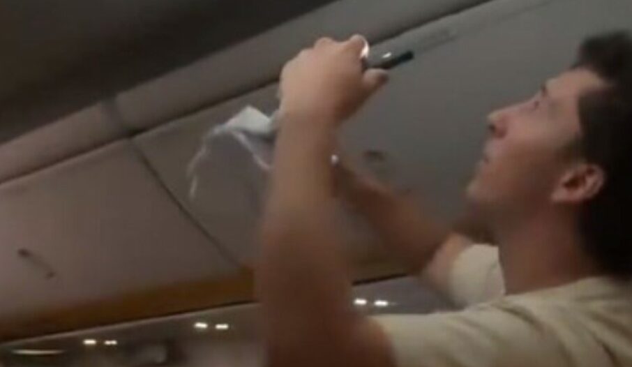 Zanzare invadono un volo Ryanair da Milano: passeggeri fatti sbarcare- VIDEO