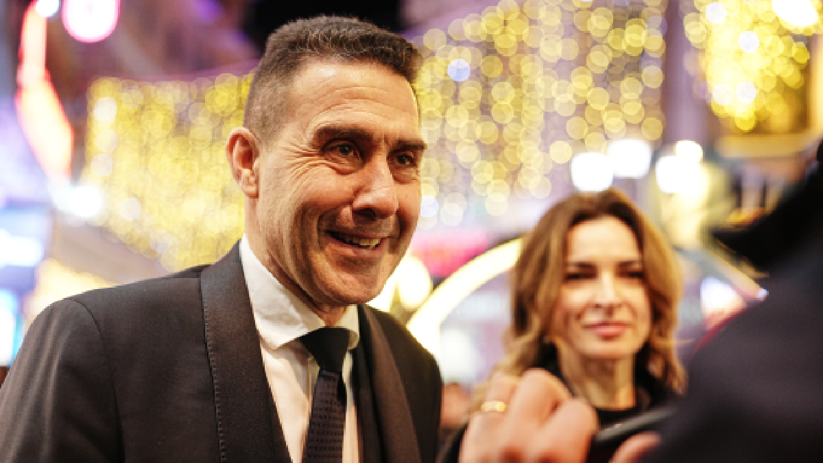 Camelia Mihailescu, la moglie “scudo” di Vannacci e il caso dell’infame dito medio