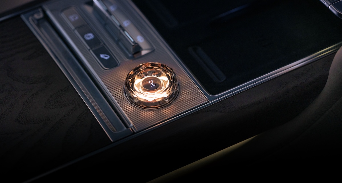Zeekr 9X, il Super Hybrid da 897 CV sfida il lusso europeo