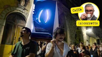 Dall’incenso al Wi-Fi: la prima processione guidata dall’IA. Ormai anche il Paradiso rischia di andare in cloud