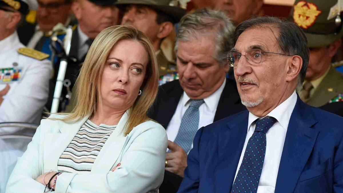 La Russa vede bene Meloni al Quirinale: il Colle può attendere, ma la prenotazione è già partita La Russa vede bene Meloni al Quirinale: il Colle può attendere, ma la prenotazione è già partita