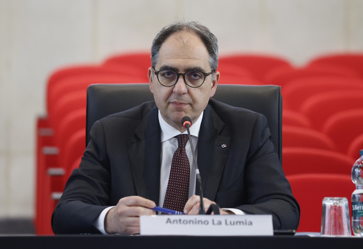Primarie sindaco Milano, chi è Antonino La Lumia: un avvocato fuori dai partite per Palazzo Marino