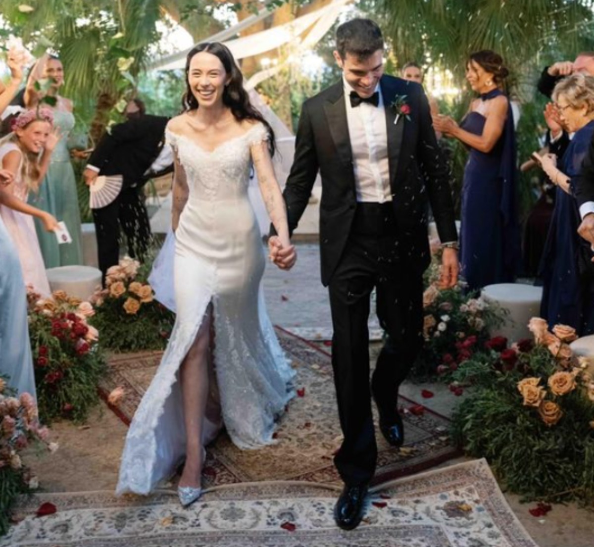 Matrimonio Aurora Ramazzotti e Goffredo Cerza, secondo giorno di festa in Sicilia. Mamma Michelle si emoziona e poi c’è la sorpresa Matrimonio Aurora Ramazzotti e Goffredo Cerza, secondo giorno di festa in Sicilia. Mamma Michelle si emoziona e poi c’è la sorpresa