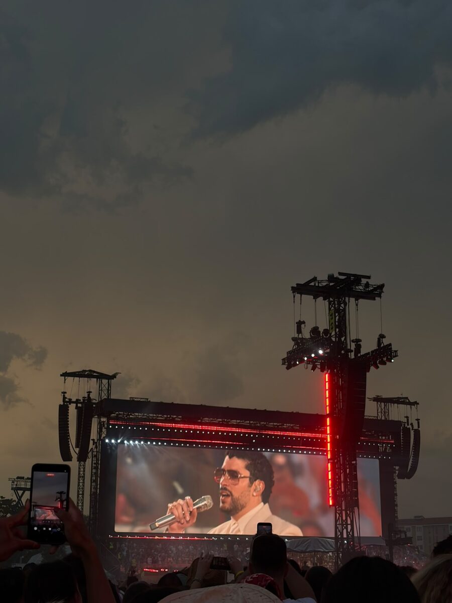 Bad Bunny: il nubifragio, la grandine e la “casita” diventa un rifugio. Cronistoria di un concerto da dimenticare Bad Bunny: il nubifragio, la grandine e la “casita” diventa un rifugio. Cronistoria di un concerto da dimenticare