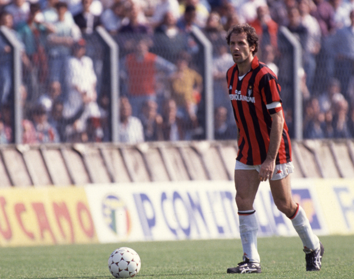 Franco Baresi, addio al capitano e bandiera del Milan con il “braccio alzato”. Aveva 66 anni Franco Baresi, addio al capitano e bandiera del Milan con il “braccio alzato”. Aveva 66 anni