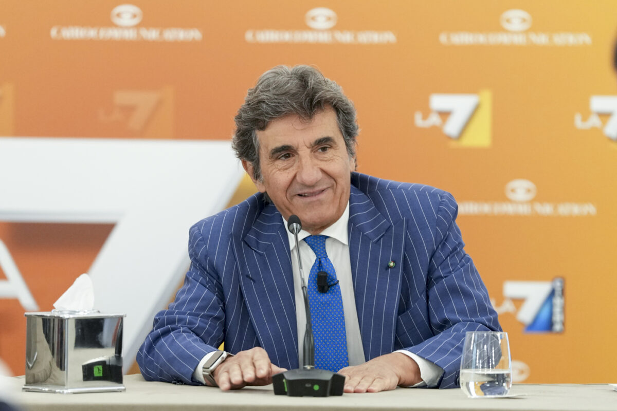 Palinsesti La7, Cairo ad Affaritaliani: “Io sindaco di Milano? I sondaggi li ho già fatti, ma la politica è molto complicata” Palinsesti La7, Cairo ad Affaritaliani: “Io sindaco di Milano? I sondaggi li ho già fatti, ma la politica è molto complicata”