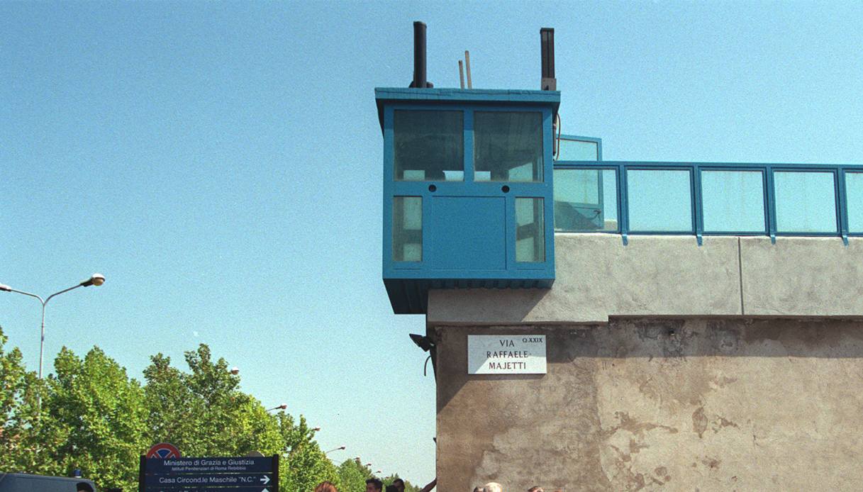 Droga a Rebibbia durante i colloqui con i detenuti: fra gli arrestati anche un’avvocata Droga a Rebibbia durante i colloqui con i detenuti: fra gli arrestati anche un’avvocata