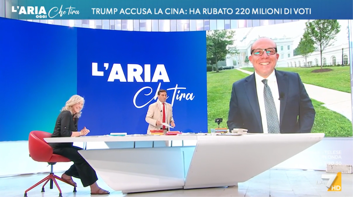 Compatangelo, l’ultimo siparietto con Parenzo all’Aria che Tira: “I pantaloni ce li hai?”- VIDEO Compatangelo, l’ultimo siparietto con Parenzo all’Aria che Tira: “I pantaloni ce li hai?”- VIDEO