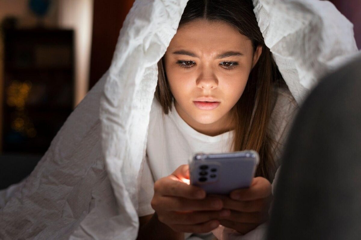Smartphone e disagio: boom di accessi tra i minori al Bambino Gesù Smartphone e disagio: boom di accessi tra i minori al Bambino Gesù