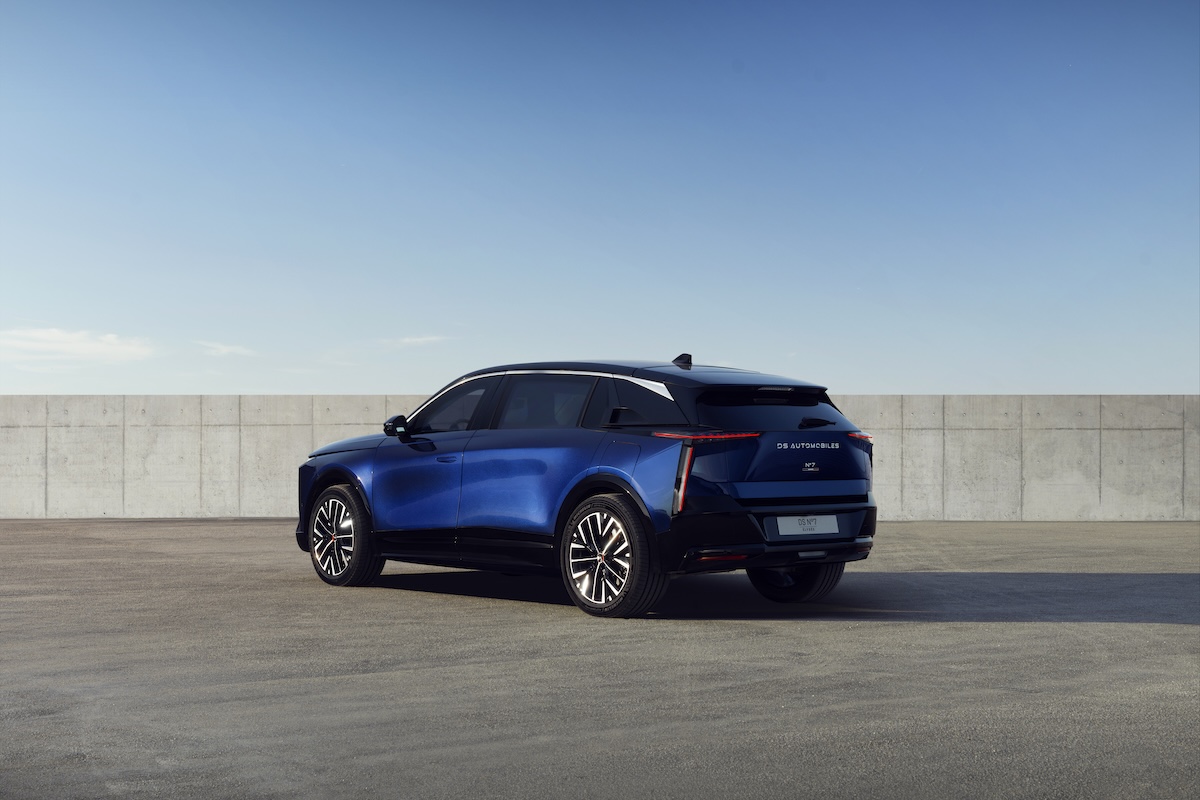 DS svela il SUV elettrico blindato per l’Eliseo