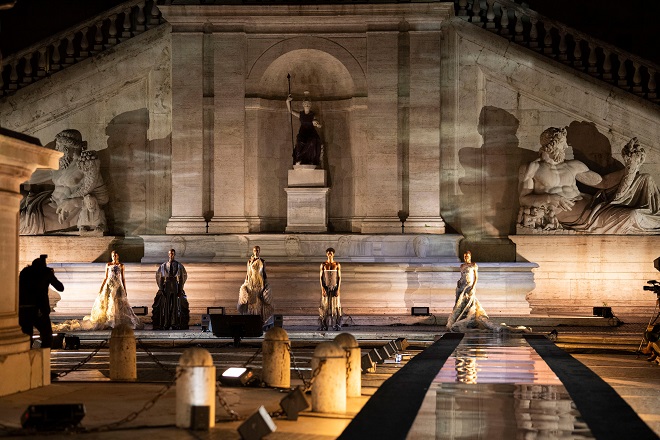 Moda, al via “Ensemble”: Roma rilancia la filiera del fashion e punta sui talenti Moda, al via “Ensemble”: Roma rilancia la filiera del fashion e punta sui talenti