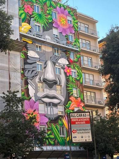Viale Marconi si rifà il look con “Eco Ivy”, il maxi murale che trasforma un palazzo in un manifesto verde Viale Marconi si rifà il look con “Eco Ivy”, il maxi murale che trasforma un palazzo in un manifesto verde