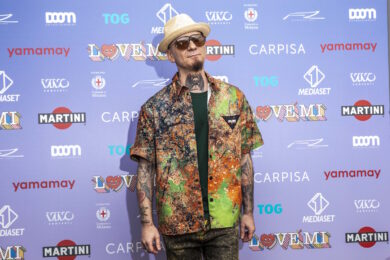 J-Ax, migliorano i conti del rapper: utile in aumento e ricavi quasi raddoppiati per la sua società