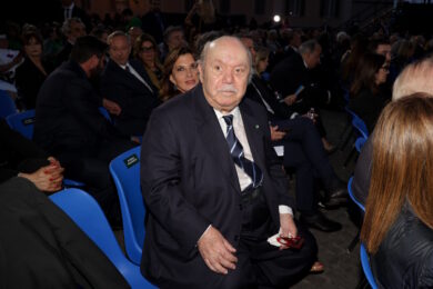 Lino Banfi compie 90 anni: il compleanno del “nonno d’Italia” tra cinema e tv