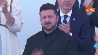 Militari ucraini sfilano a Parigi per la parata del 14 luglio