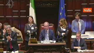 Dibattito interrotto da ingresso Ministra Roccella in Aula, l’applauso alla Camera