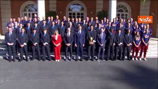 Sanchez riceve la Nazionale spagnola dopo la vittoria ai Mondiali 2026 alla Moncloa