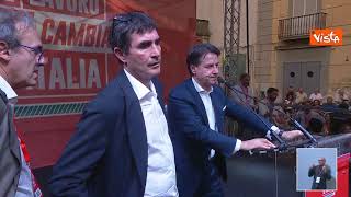 “Vergogna, fuori, buffoni”, Potere al Popolo contesta leader campo largo riuniti a Napoli
