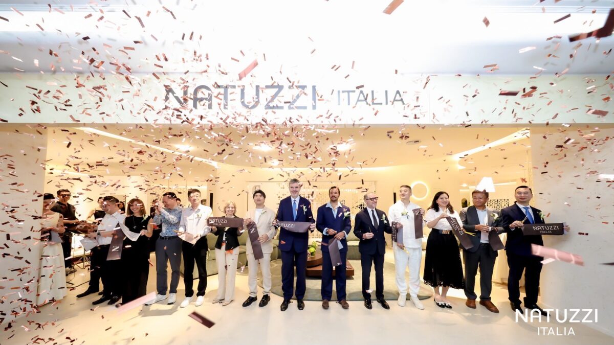 Natuzzi, aperto un nuovo store a Pechino: presente il Maestro Lang Lang Natuzzi, aperto un nuovo store a Pechino: presente il Maestro Lang Lang