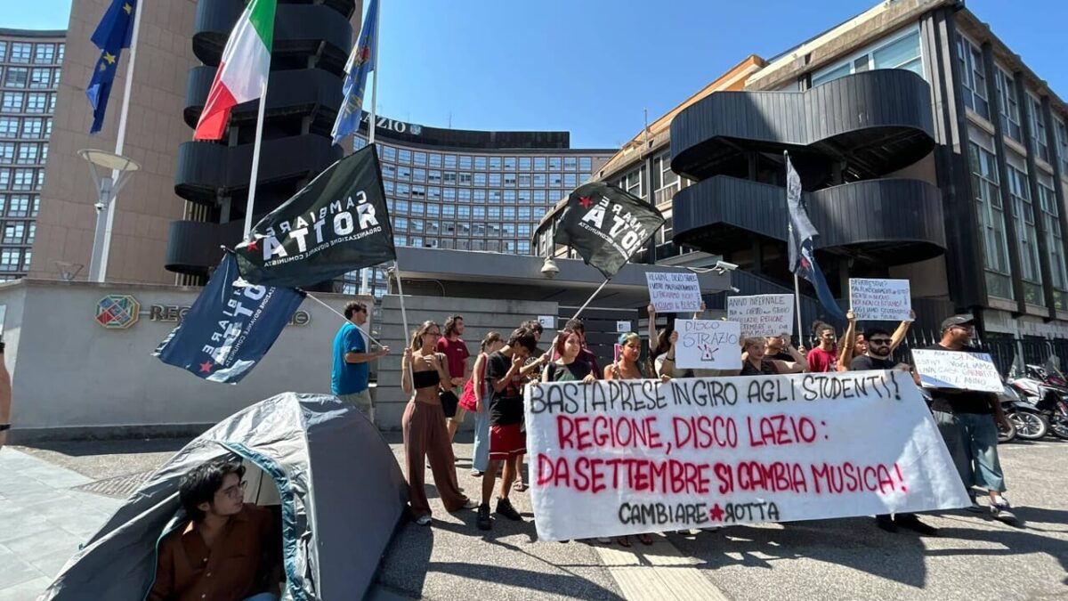 Residenze universitarie chiuse ad agosto: gli studenti del Lazio protestano in nome del diritto allo studio
