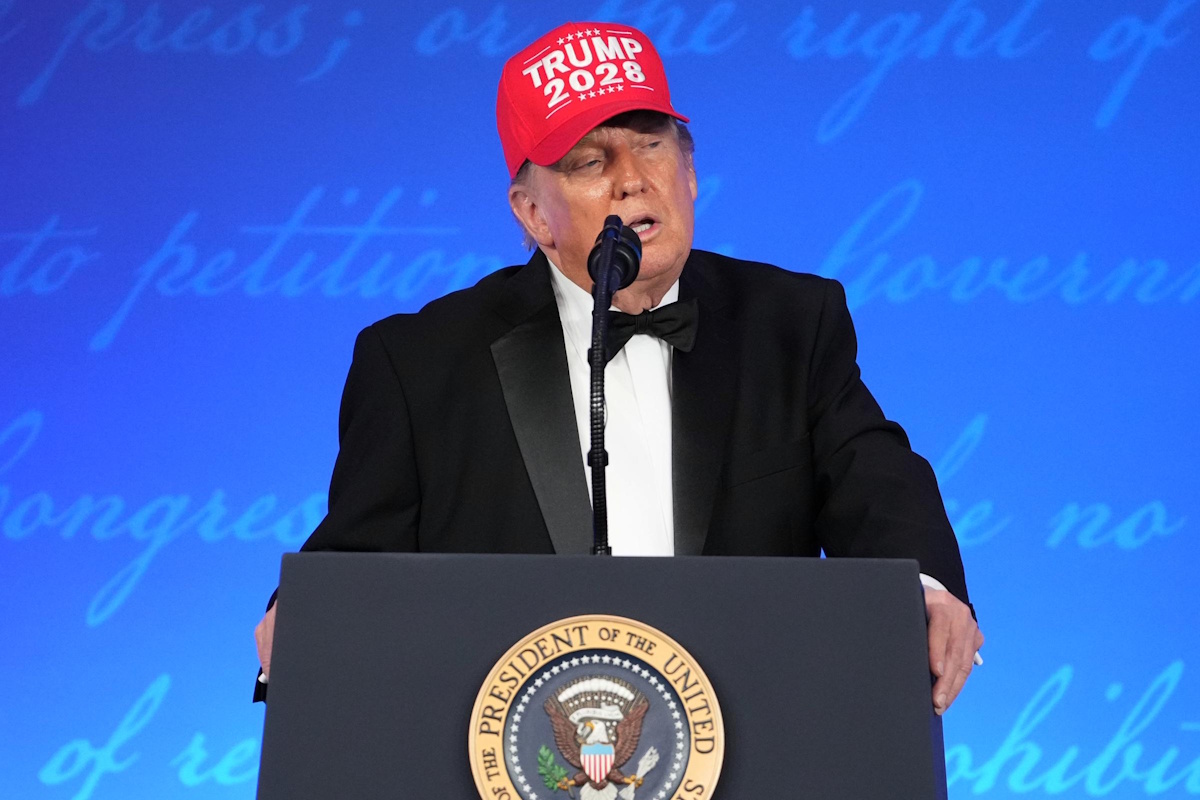 Trump 2028, il tycoon si candida al terzo mandato: ecco come potrebbe aggirare la Costituzione Trump 2028, il tycoon si candida al terzo mandato: ecco come potrebbe aggirare la Costituzione